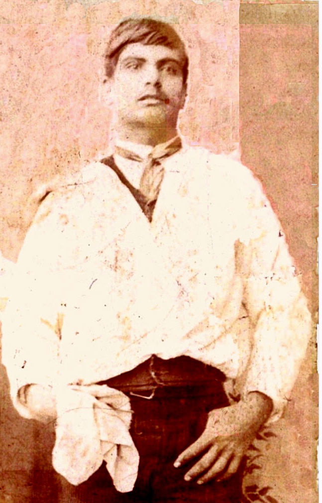 FFP002 Valeriano bandaged hand cropped