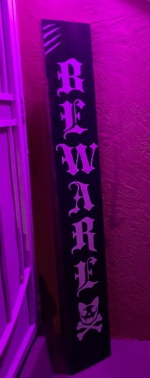 Double sided welcome/beware sign